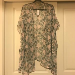 ✨NEW Charming Charlie’s Kimono✨